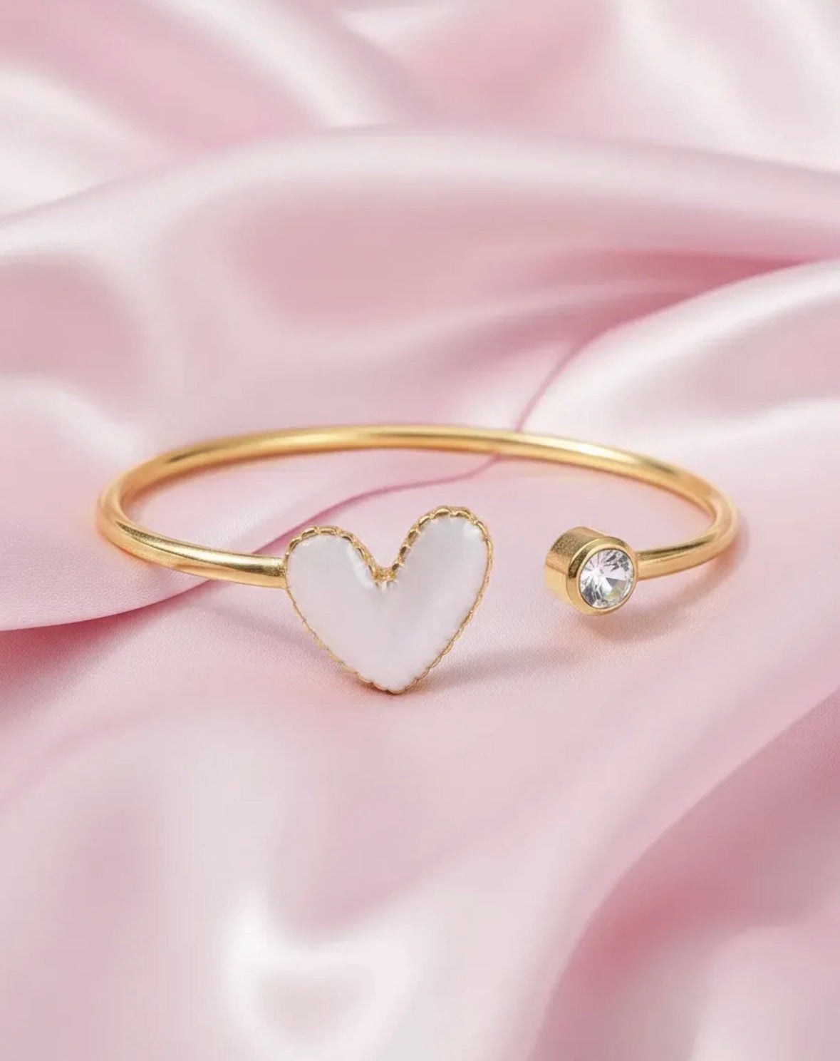Brazalete Dorado Corazón Blanco