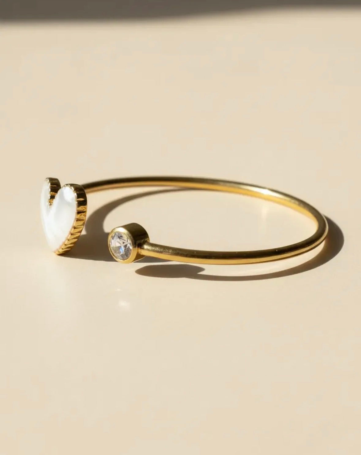 Brazalete Dorado Corazón Blanco