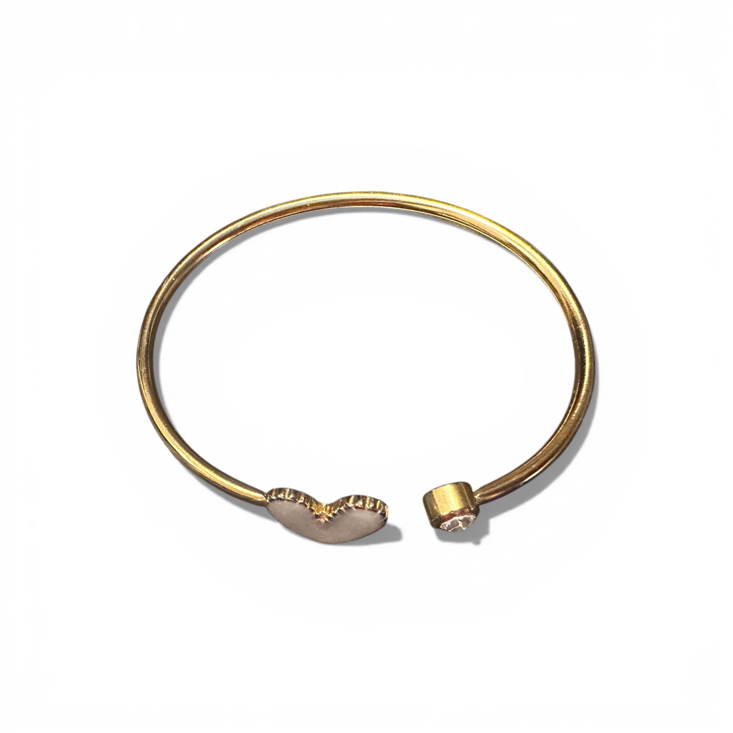 Brazalete Dorado Corazón Blanco